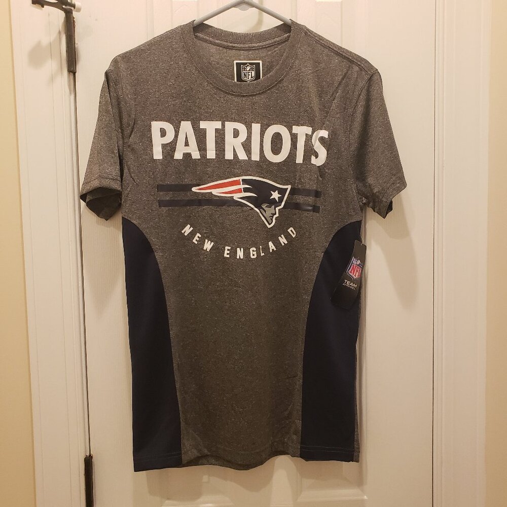New England‎ Patriots NFL Apparel Men's Tee Shirt Size Small New with Tags